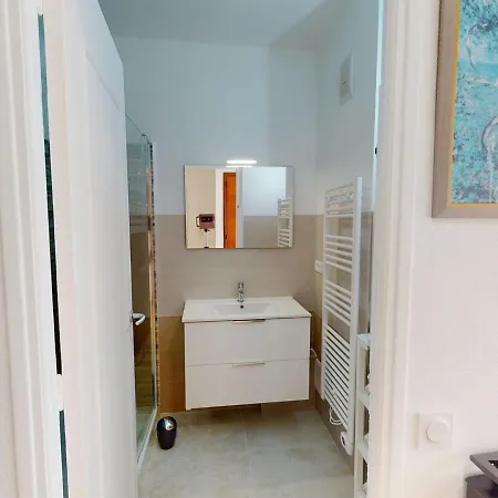 Superbe 2P climatisé avec terrasses, garage et piscine, face à la mer. - FR-1-196-222 Appartement *