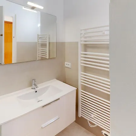 Superbe 2P climatisé avec terrasses, garage et piscine, face à la mer. - FR-1-196-222 Appartement *