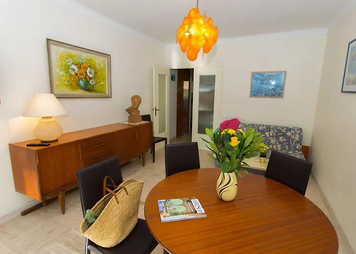 Apartmán 2p A Avec Terrasse, Climatisation Et Garage - Fr-1-196-222 *