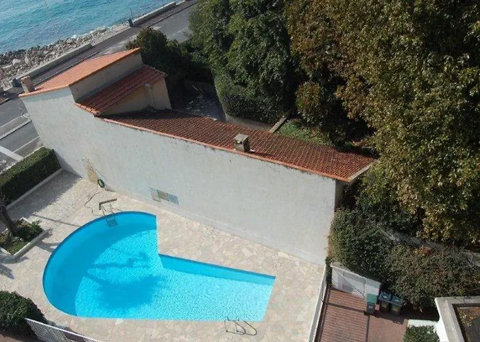 Apartment 2p A Avec Terrasse, Climatisation Et Garage - Fr-1-196-222