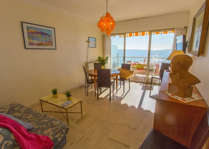 2p A Avec Terrasse, Climatisation Et Garage - Fr-1-196-222 *